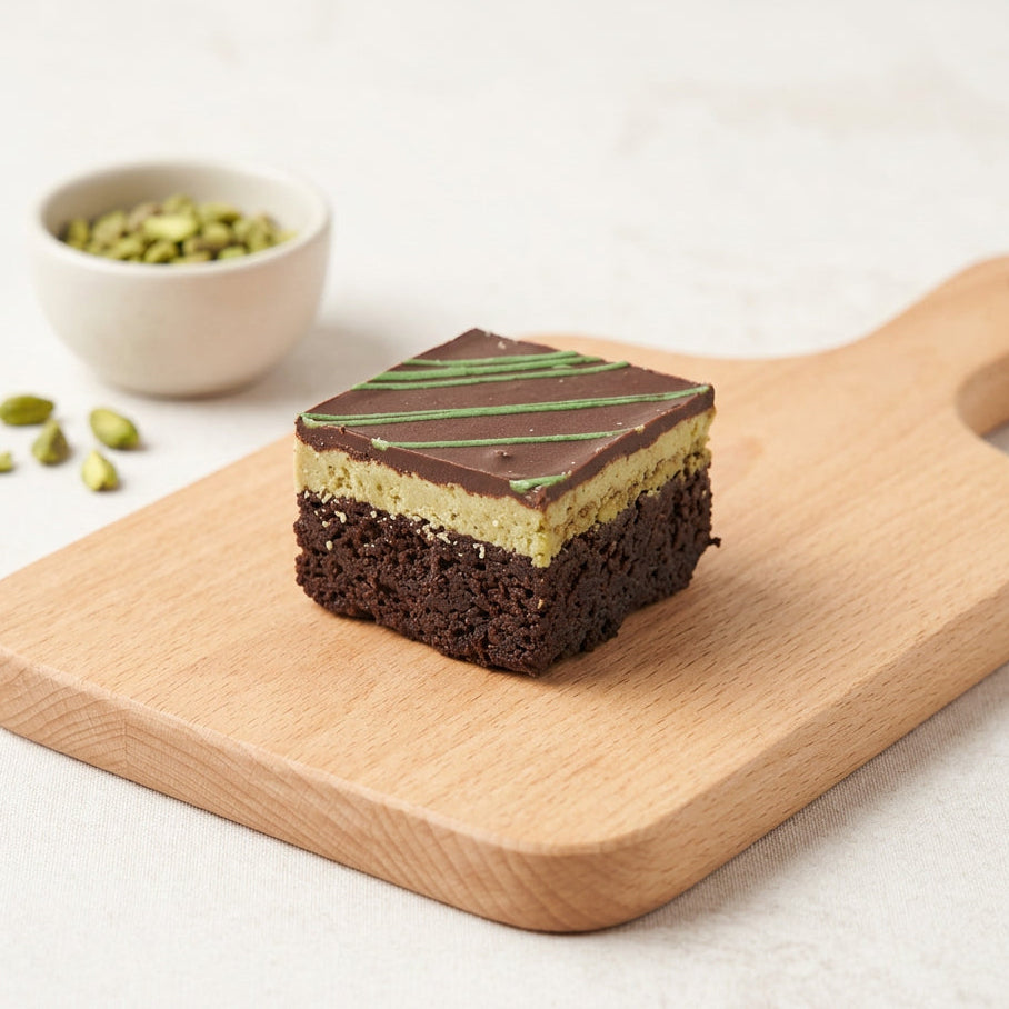 Dubai chocolate brownie with pistachio bowl